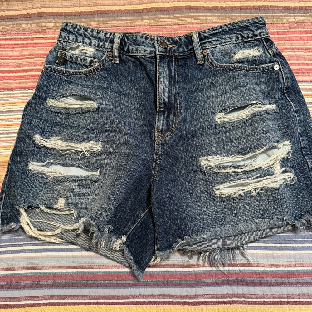 KanCan High Rise Distressed Denim Shorts Medium‎ Wash Raw Hem KC8591ND Size 7 27